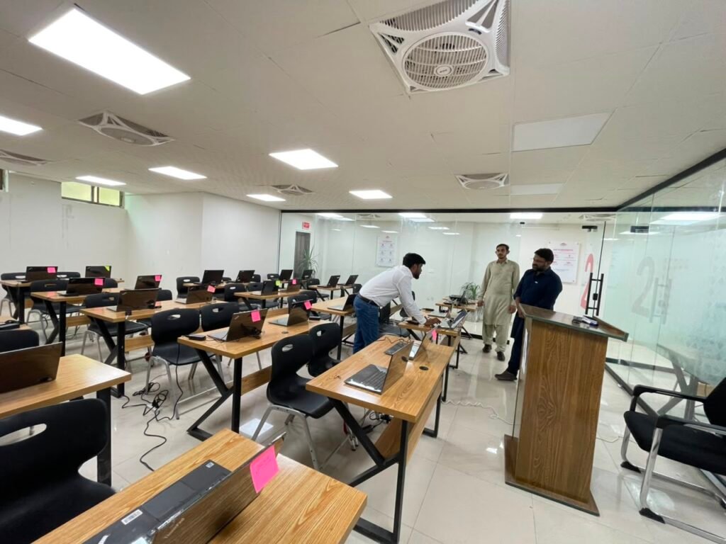 Best IT Institute in Sahiwal for Working Professionals: Evening and Weekend Batches Explained